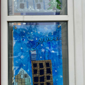 Výstava obrázků ze soutěže na téma Zimní město